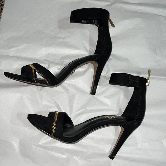 Rock & Republic US 7 black and gold heels with zipper details. Gently used. - Picture 8 of 15